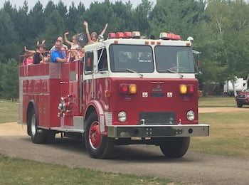 Camping Youghall Firetruck with passengers